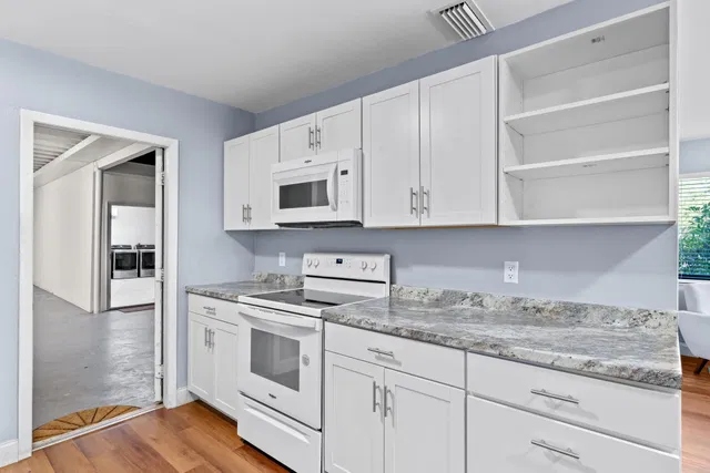  Residence photo 90