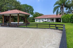 Saddle Trail Park Residence photo 24