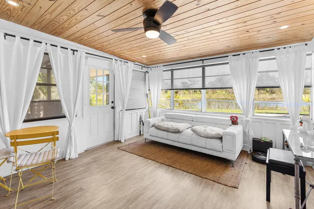 Residence photo 11