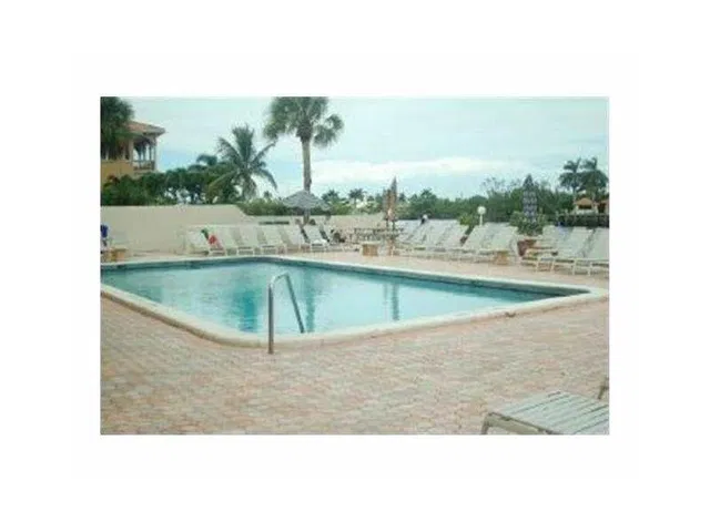Unit C14 photo 15