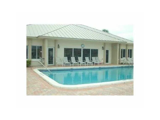Unit C14 photo 16