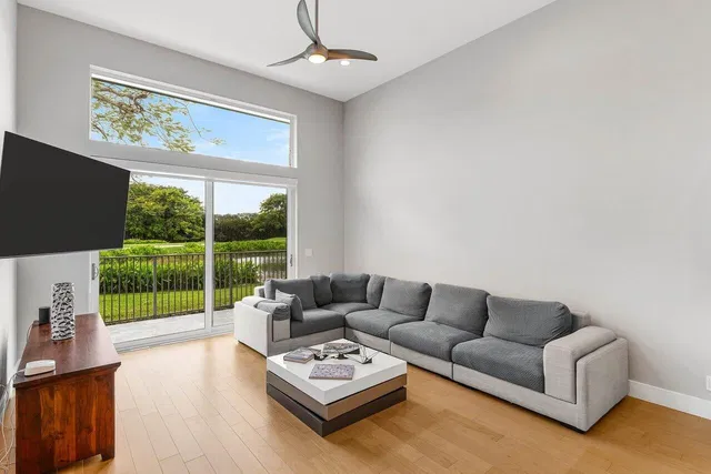 Woodfield Country Club Residence photo 10