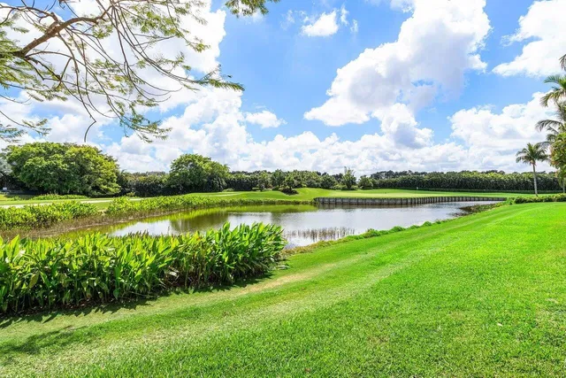 Woodfield Country Club Residence photo 23