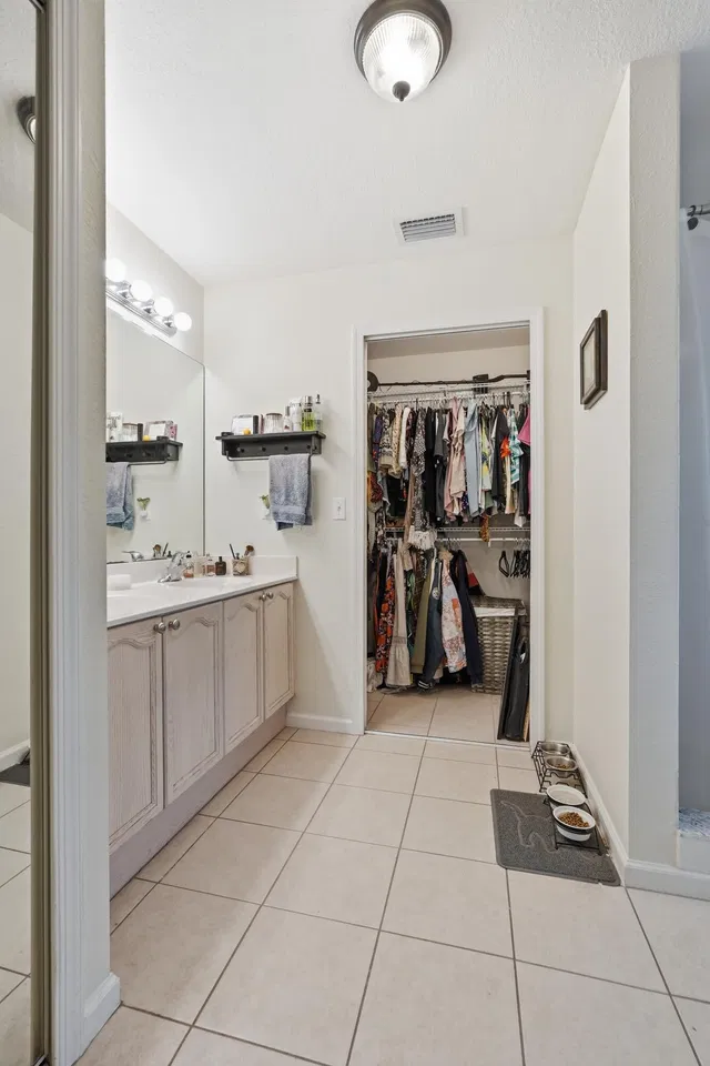 Residence photo 33