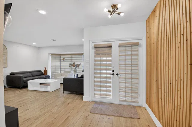  Residence photo 11