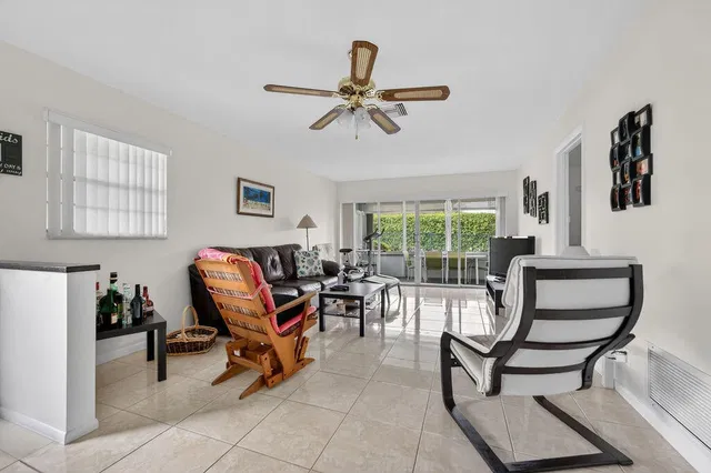 Residence photo 2