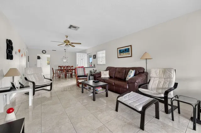 Residence photo 3