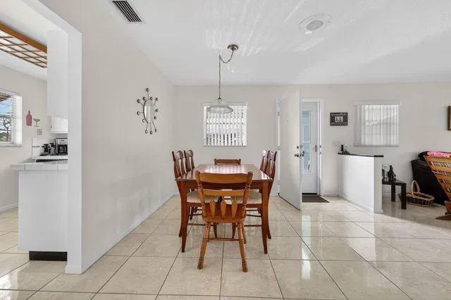 Residence photo 5