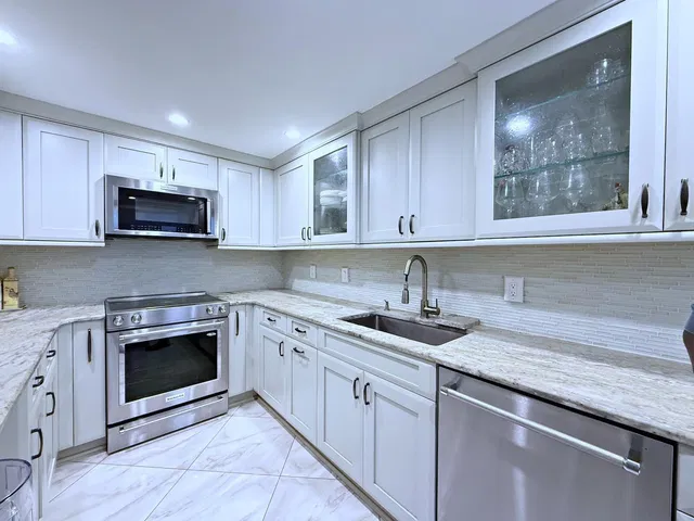 Barclay Condo Unit 305 photo 5