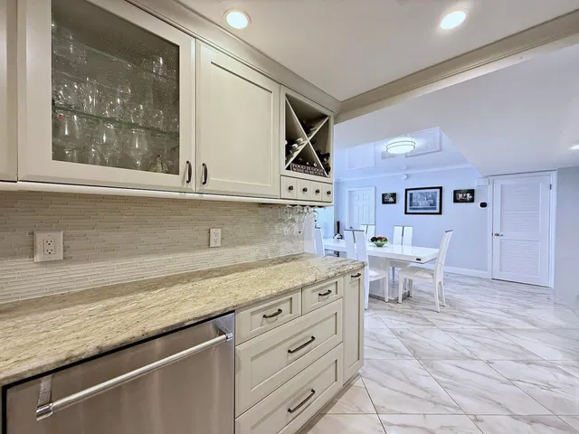 Barclay Condo Unit 305 photo 7