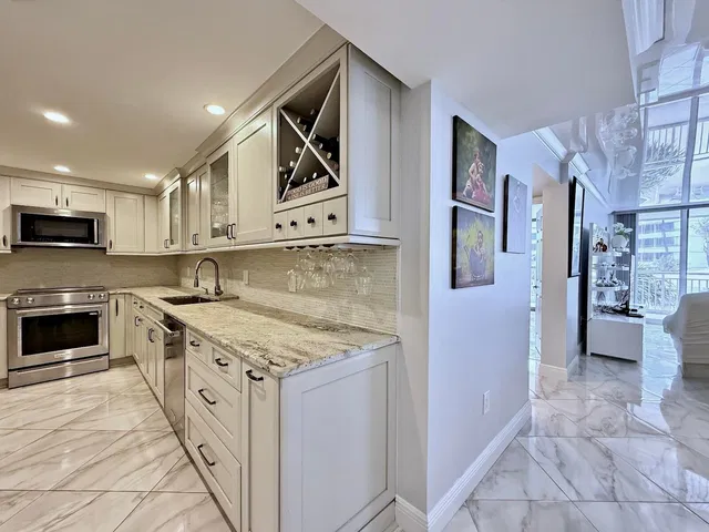 Barclay Condo Unit 305 photo 9