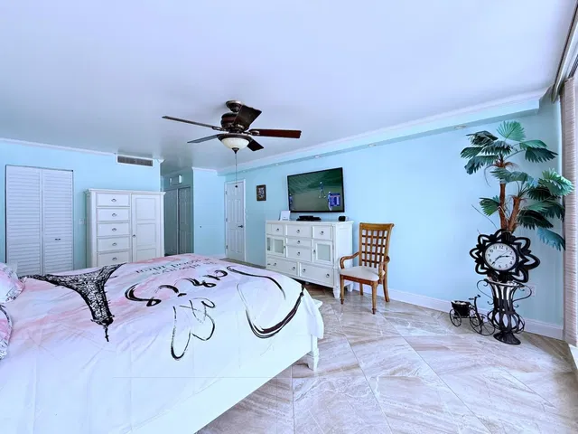 Barclay Condo Unit 305 photo 19