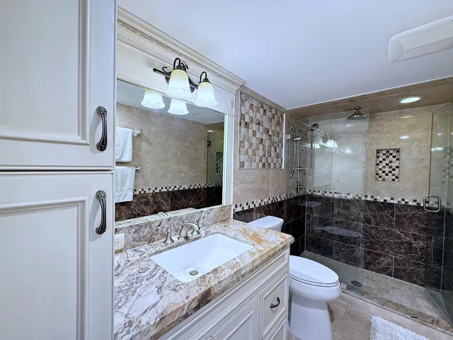 Barclay Condo Unit 305 photo 26