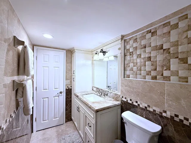 Barclay Condo Unit 305 photo 27