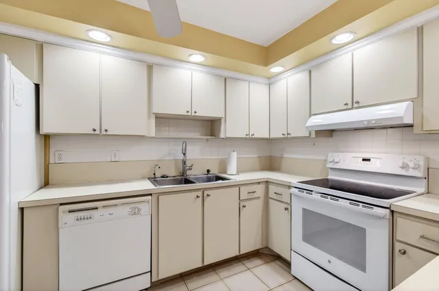  Unit C photo 27