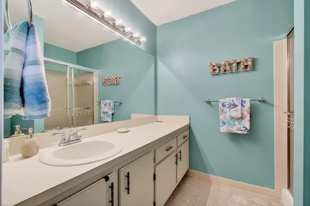  Unit C photo 39