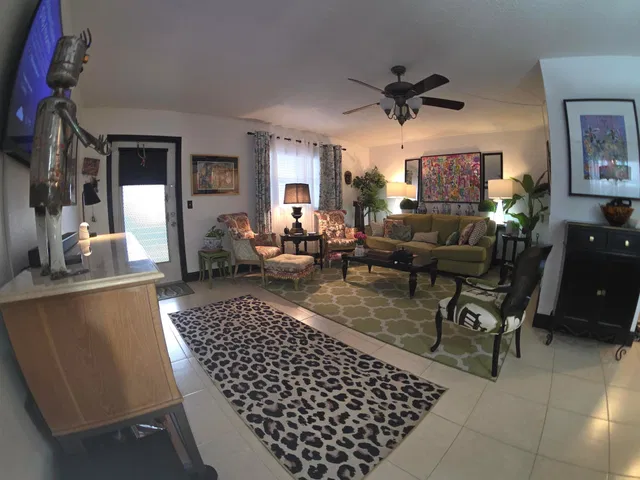 Residence photo 3