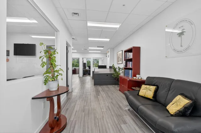 Unit 3211 photo 2