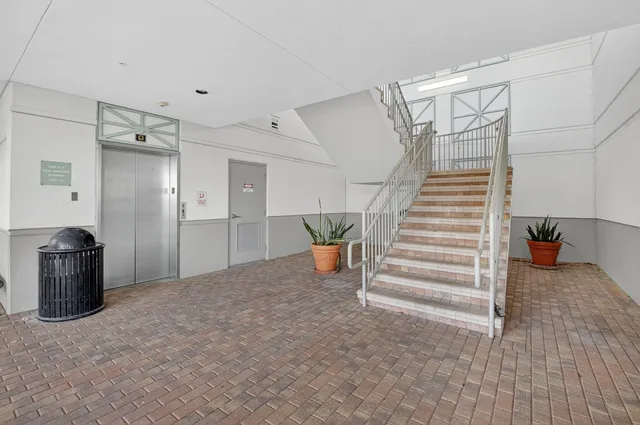 Unit 3211 photo 15