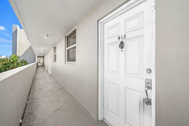 Unit 415 photo 5