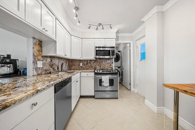 Unit 415 photo 6