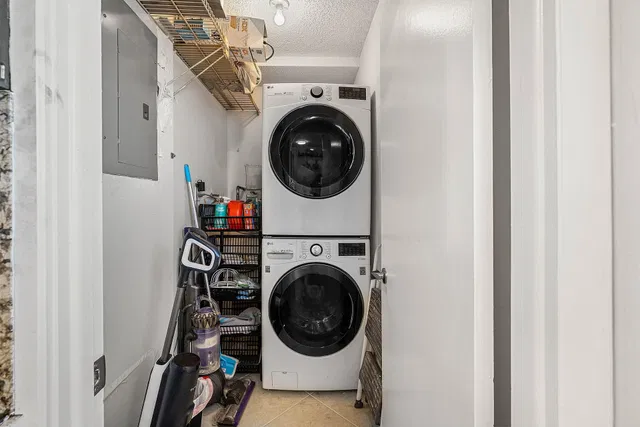  Unit 415 photo 8