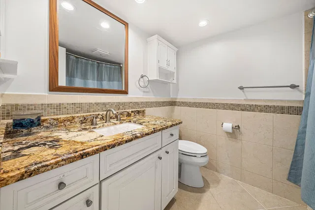  Unit 415 photo 17