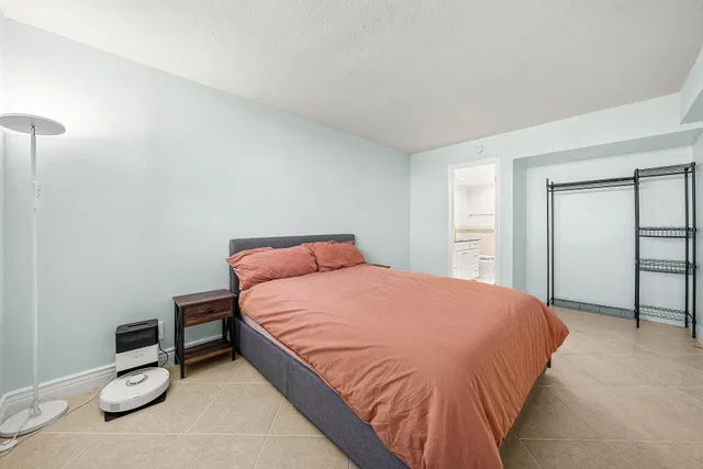  Unit 415 photo 19
