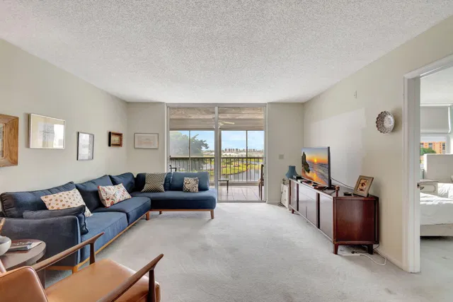 Unit 402 photo 2