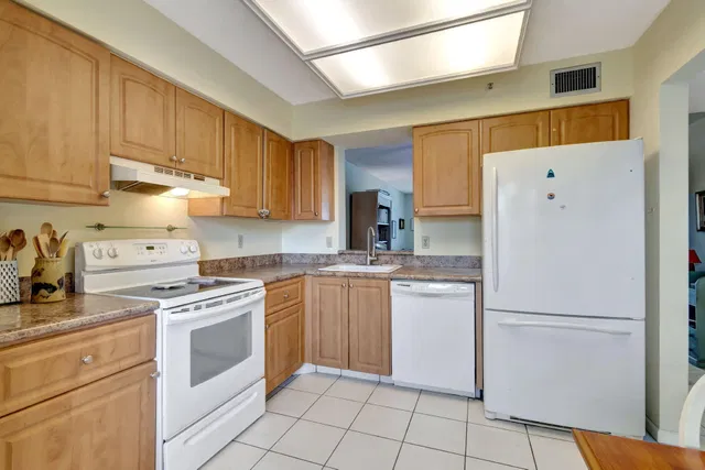 Unit 402 photo 12