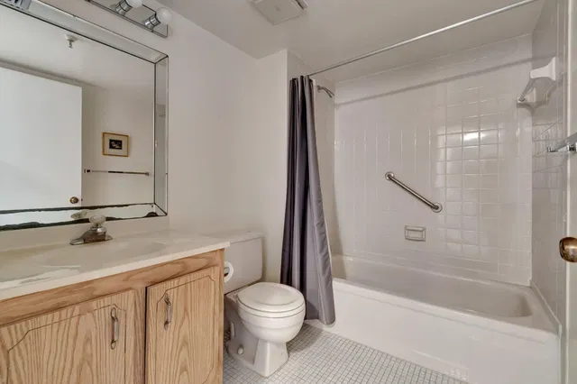Unit 402 photo 23