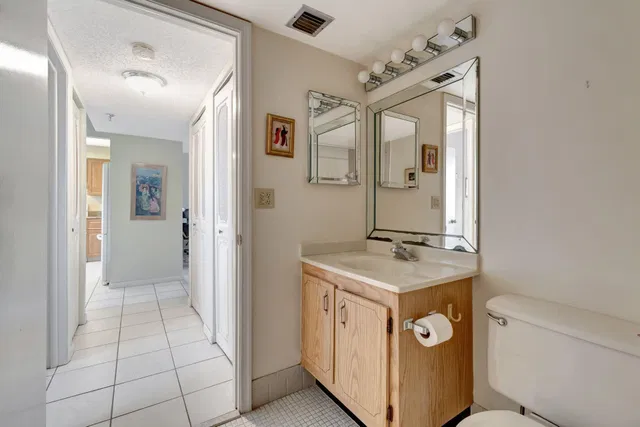 Unit 402 photo 24