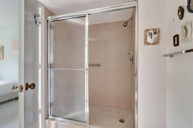 Unit 402 photo 26