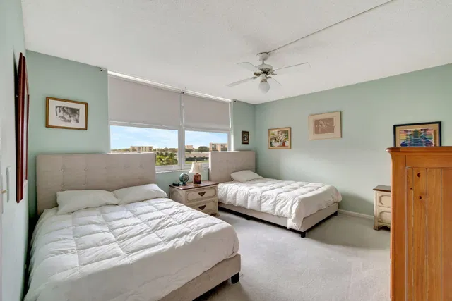 Unit 402 photo 28