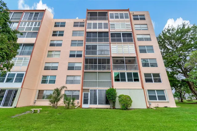 Unit 402 photo 33
