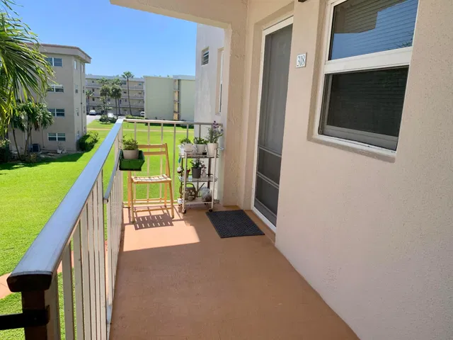 Unit 318 photo 3