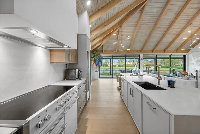Pebblewood Residence photo 6