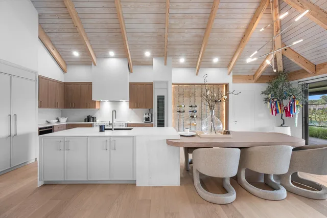 Pebblewood Residence photo 10
