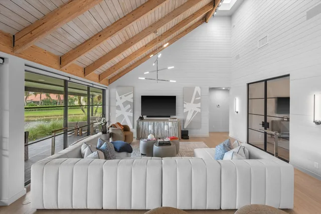 Pebblewood Residence photo 13