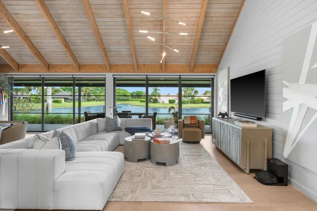 Pebblewood Residence photo 14
