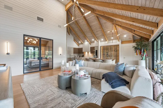 Pebblewood Residence photo 16