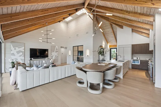Pebblewood Residence photo 17
