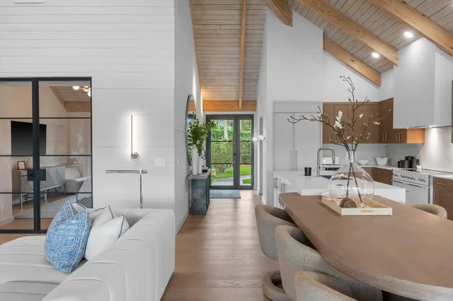 Pebblewood Residence photo 18
