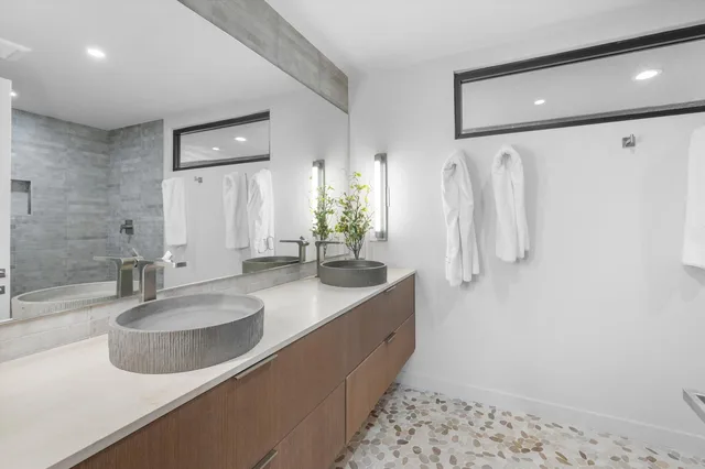 Pebblewood Residence photo 32