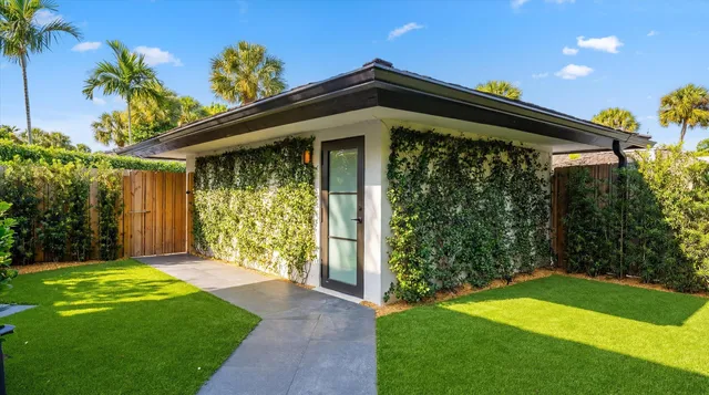 Pebblewood Residence photo 39