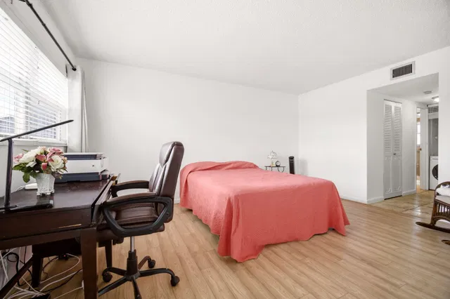 Unit 203 photo 14