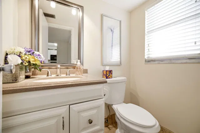 Unit 203 photo 17