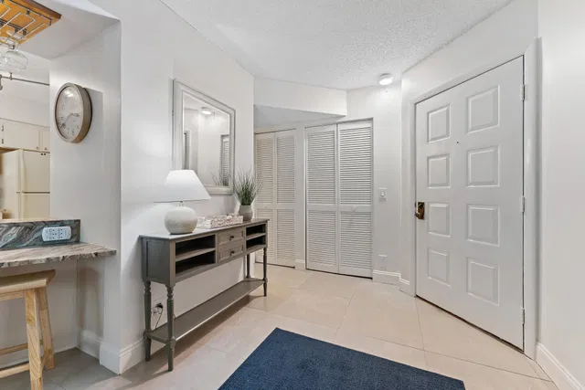 Unit E104 photo 5