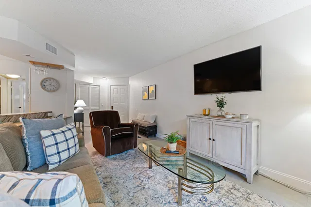 Unit E104 photo 11
