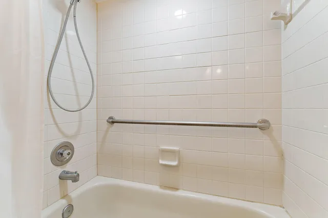 Unit A105 photo 28